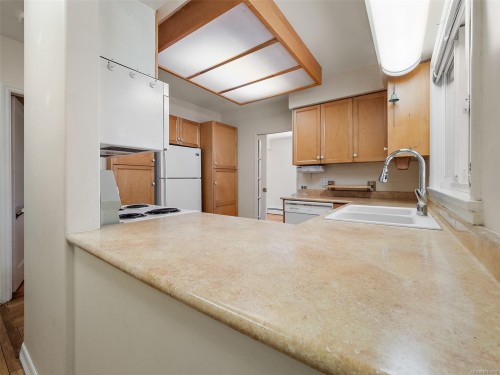 2702 Roseberry Ave, Victoria, BC 