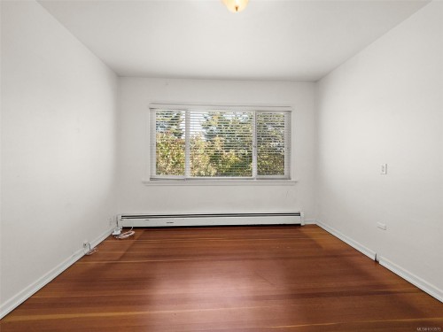 2702 Roseberry Ave, Victoria, BC 