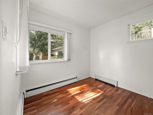 2702 Roseberry Ave, Victoria, BC 