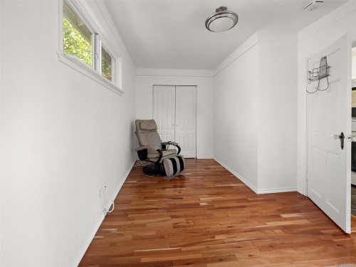 2702 Roseberry Ave, Victoria, BC 