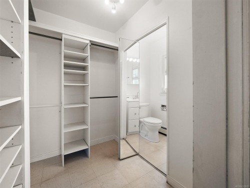 2702 Roseberry Ave, Victoria, BC 