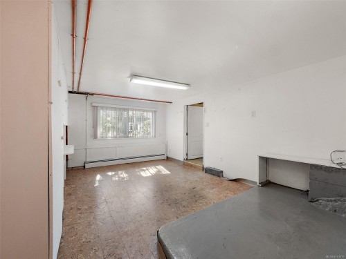 2702 Roseberry Ave, Victoria, BC 