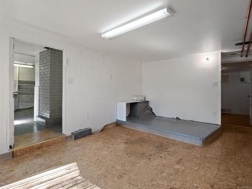 2702 Roseberry Ave, Victoria, BC 