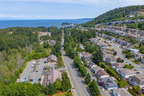 4731 Hammond Bay Rd, Nanaimo, BC 