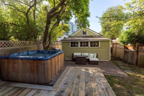 948 Mason St, Victoria, BC 