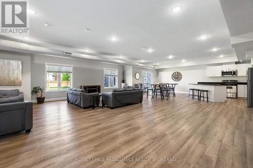 113 - 501 Frontenac Street, Kingston (East Of Sir John A. Blvd), ON - Indoor Photo Showing Living Room