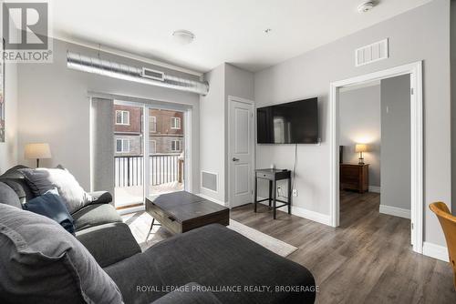 113 - 501 Frontenac Street, Kingston (East Of Sir John A. Blvd), ON - Indoor Photo Showing Living Room