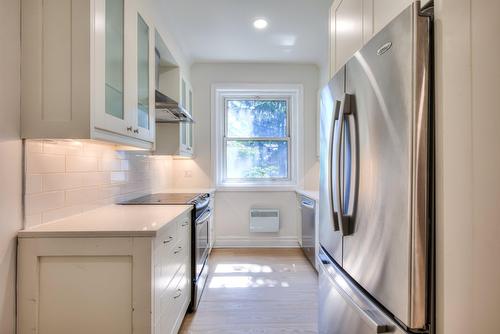 Kitchen - 6-388 Av. Olivier, Westmount, QC - Indoor Photo Showing Kitchen With Upgraded Kitchen