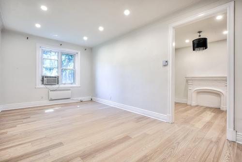 Living room - 6-388 Av. Olivier, Westmount, QC - Indoor Photo Showing Other Room