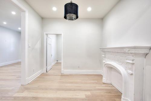 Den - 6-388 Av. Olivier, Westmount, QC - Indoor Photo Showing Other Room