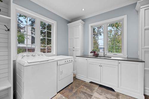 Salle de lavage - 182 Rue Main, Hudson, QC - Indoor Photo Showing Laundry Room