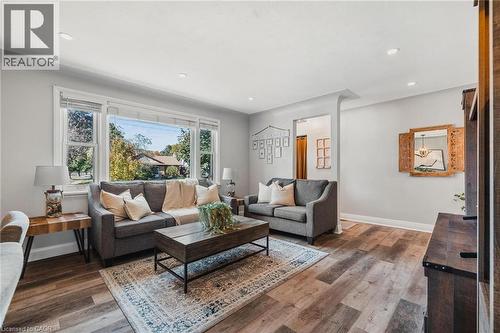 300 Melrose Avenue, Kitchener, ON - Indoor Photo Showing Living Room