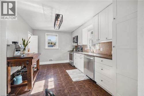 300 Melrose Avenue, Kitchener, ON - Indoor Photo Showing Kitchen