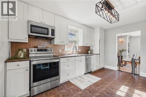 300 Melrose Avenue, Kitchener, ON - Indoor Photo Showing Kitchen