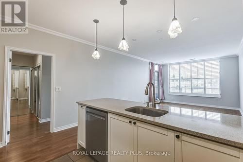 715 - 980 Yonge Street, Toronto, ON - Indoor Photo Showing Kitchen