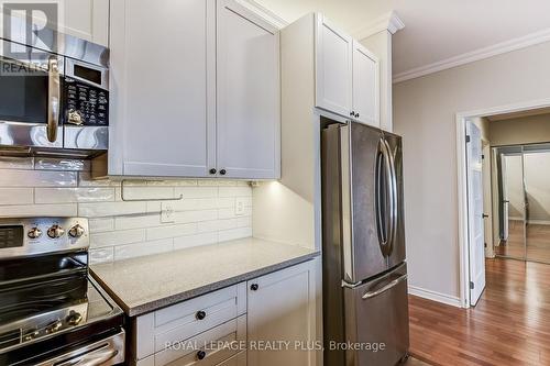 715 - 980 Yonge Street, Toronto, ON - Indoor Photo Showing Kitchen