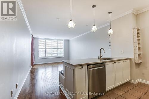 715 - 980 Yonge Street, Toronto, ON - Indoor Photo Showing Kitchen