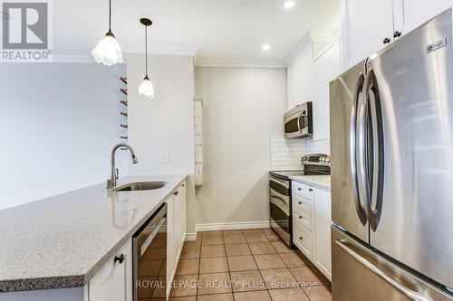 715 - 980 Yonge Street, Toronto, ON - Indoor Photo Showing Kitchen With Upgraded Kitchen