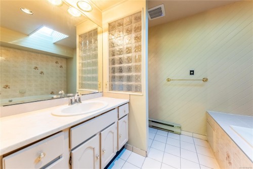 3521 Fairview Dr, Nanaimo, BC 