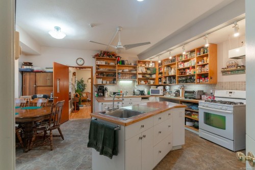 5895 River Rd, Port Alberni, BC 