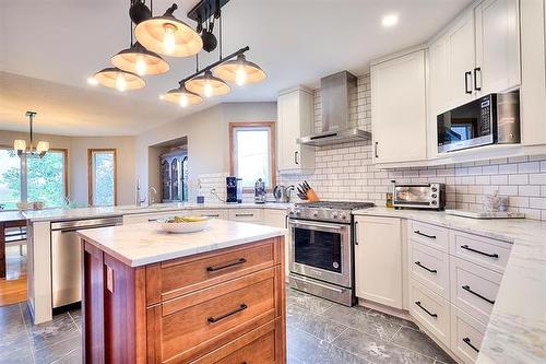 1081 Seiler Rd, West St Paul, MB 