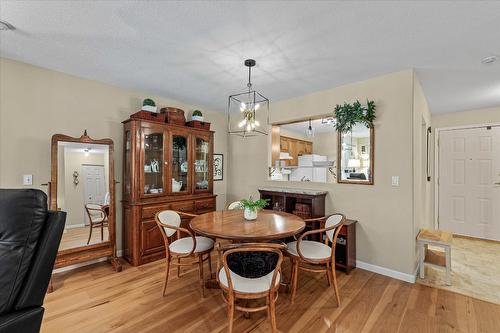 103-980 Glenwood Avenue, Kelowna, BC - Indoor Photo Showing Dining Room