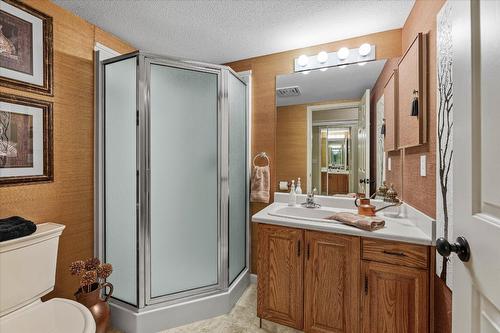 103-980 Glenwood Avenue, Kelowna, BC - Indoor Photo Showing Bathroom