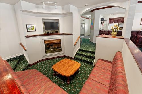103-980 Glenwood Avenue, Kelowna, BC - Indoor With Fireplace
