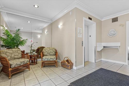 103-980 Glenwood Avenue, Kelowna, BC - Indoor Photo Showing Other Room