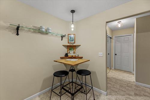 103-980 Glenwood Avenue, Kelowna, BC - Indoor Photo Showing Other Room