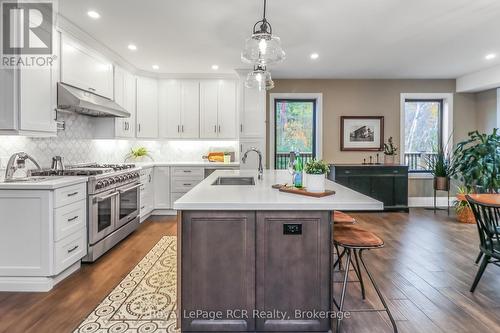3 Holly Court, Collingwood, ON - Indoor Photo Showing Kitchen With Upgraded Kitchen