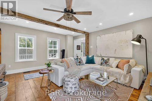 14700 Creditview Road, Caledon (Cheltenham), ON - Indoor Photo Showing Living Room