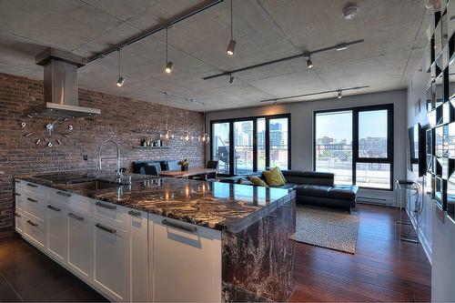 Overall view - 703-288 Rue Ann, Montréal (Le Sud-Ouest), QC - Indoor Photo Showing Kitchen With Upgraded Kitchen