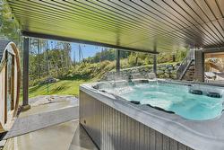 Hot tub - 