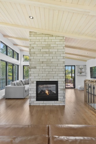 Salon - 31 Ch. De L'Altitude, Saint-Côme, QC - Indoor Photo Showing Living Room With Fireplace