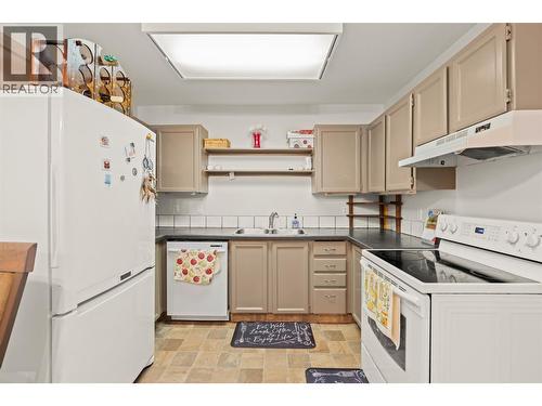 3901 32 Avenue Unit# 318, Vernon, BC - Indoor Photo Showing Kitchen With Double Sink