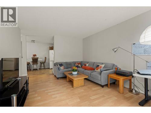 3901 32 Avenue Unit# 318, Vernon, BC - Indoor Photo Showing Living Room