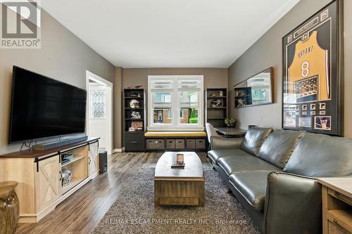 85 Crosthwaite Avenue N, Hamilton, ON - Indoor Photo Showing Living Room