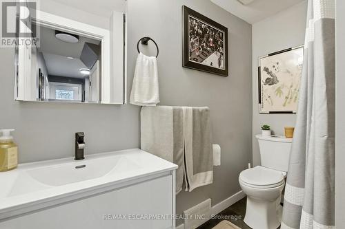 85 Crosthwaite Avenue N, Hamilton, ON - Indoor Photo Showing Bathroom