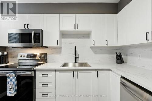 85 Crosthwaite Avenue N, Hamilton, ON - Indoor Photo Showing Kitchen