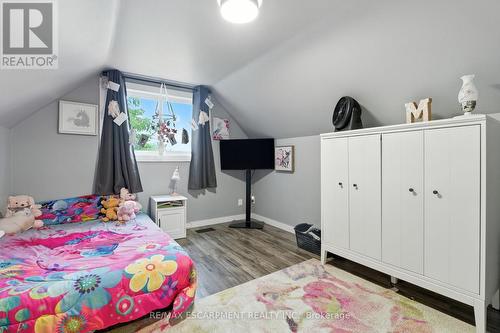 85 Crosthwaite Avenue N, Hamilton, ON - Indoor Photo Showing Bedroom