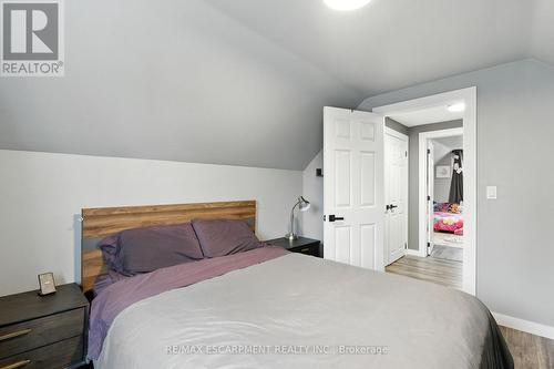 85 Crosthwaite Avenue N, Hamilton, ON - Indoor Photo Showing Bedroom