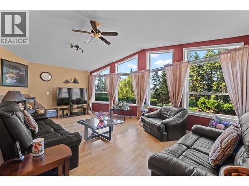 760 Mobley Road, Tappen, BC - Indoor Photo Showing Living Room