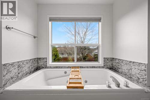 931 Crown Isle Dr, Courtenay, BC - Indoor Photo Showing Bathroom