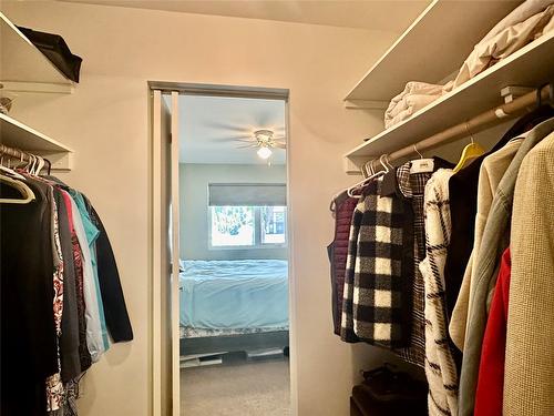 35-6446 Meadows Drive, Oliver, BC - Indoor With Storage