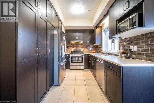 70 Willowrun Drive Unit# B2, Kitchener, ON - Indoor Photo Showing Kitchen With Stainless Steel Kitchen With Upgraded Kitchen