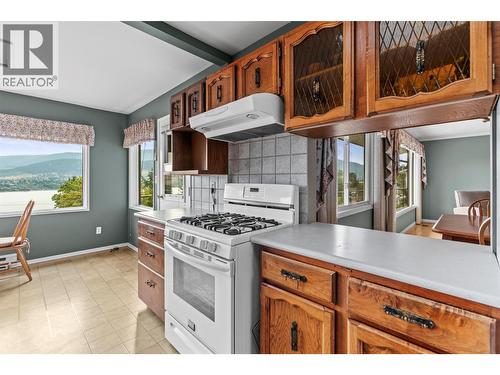 8804 Fitzmaurice Lane, Vernon, BC - Indoor Photo Showing Kitchen