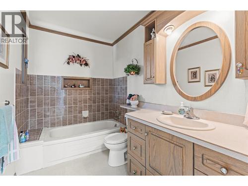 8804 Fitzmaurice Lane, Vernon, BC - Indoor Photo Showing Bathroom