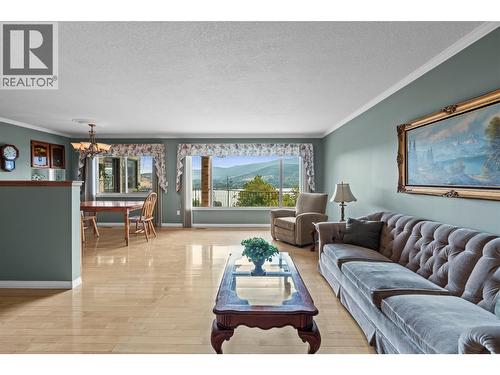 8804 Fitzmaurice Lane, Vernon, BC - Indoor Photo Showing Living Room
