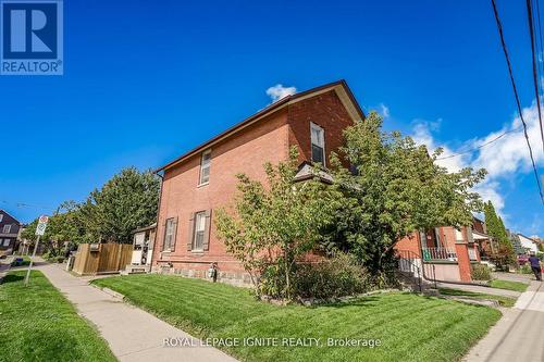 182 ALBERT STREET  Oshawa, ON L1H 4R2